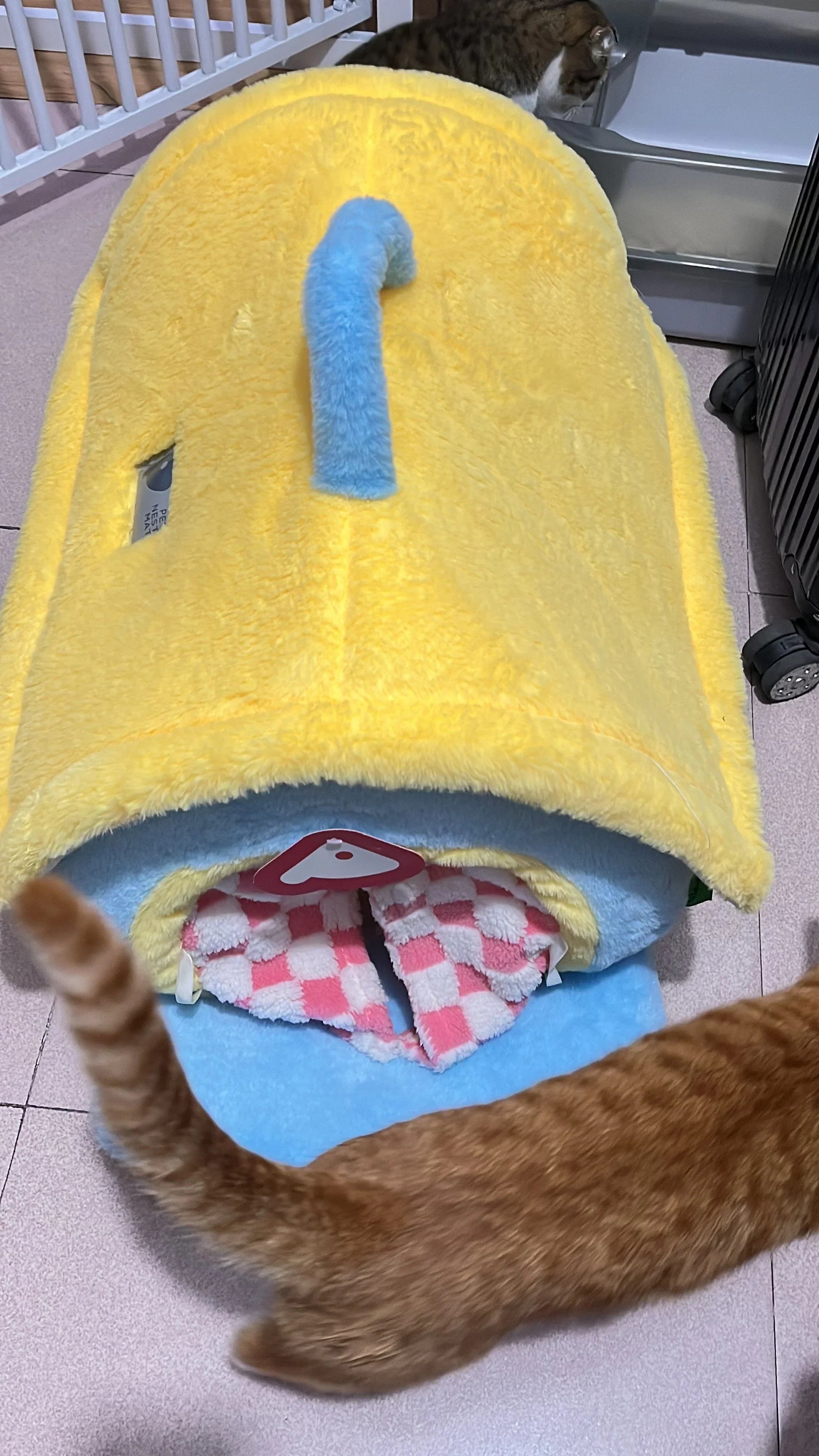 Dailypets Portable Balcony Cat House – Cozy Plush Indoor Hideaway for Cats