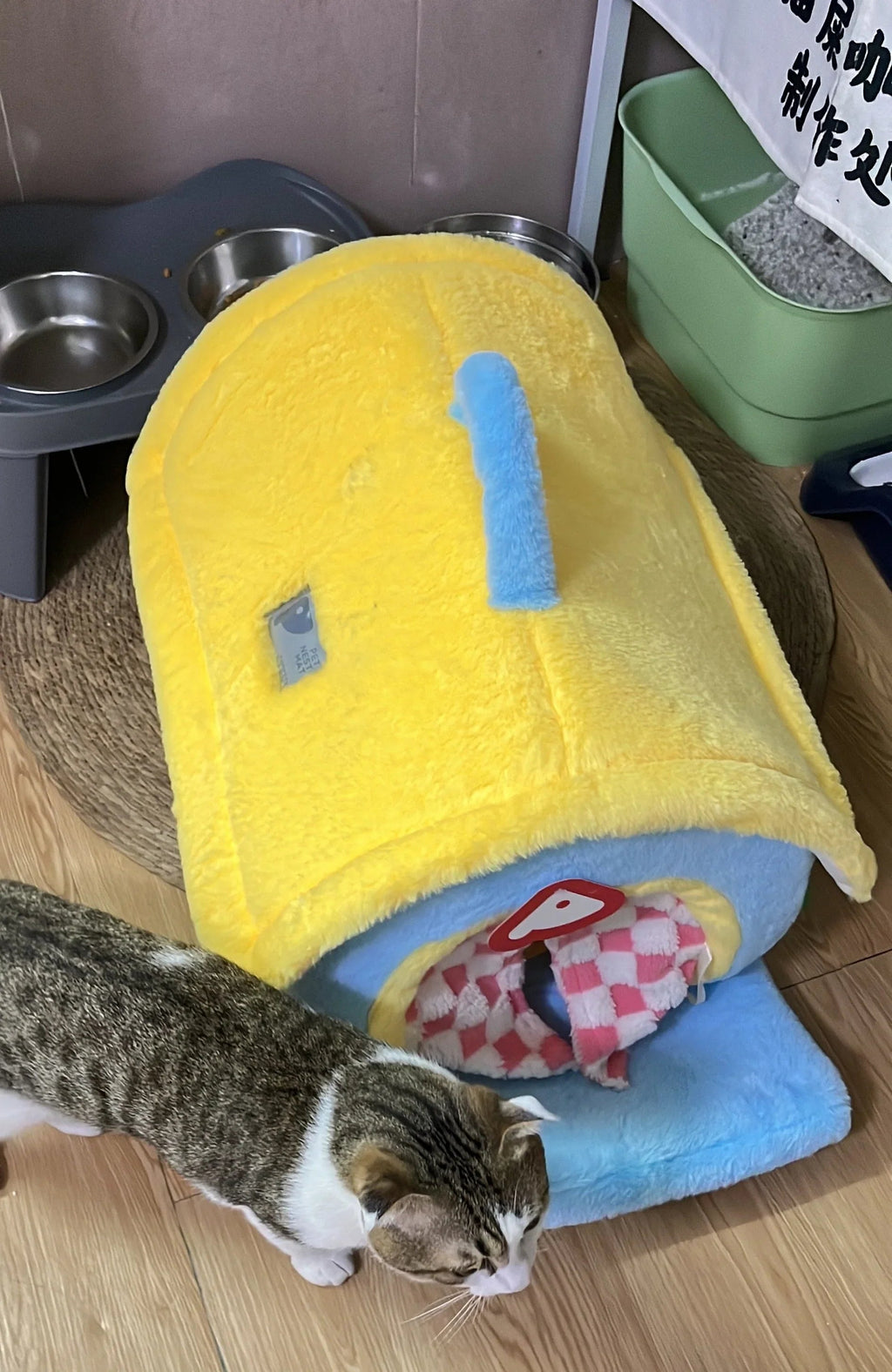Dailypets Portable Balcony Cat House – Cozy Plush Indoor Hideaway for Cats
