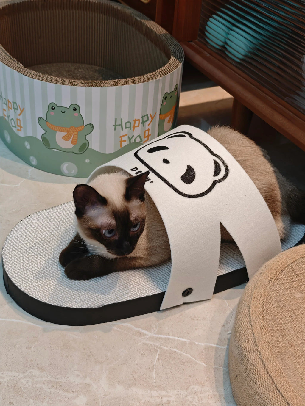 Dailypets Giant Slipper-Shaped Cat Scratcher with Corrugated Cardboard Lounge Bed