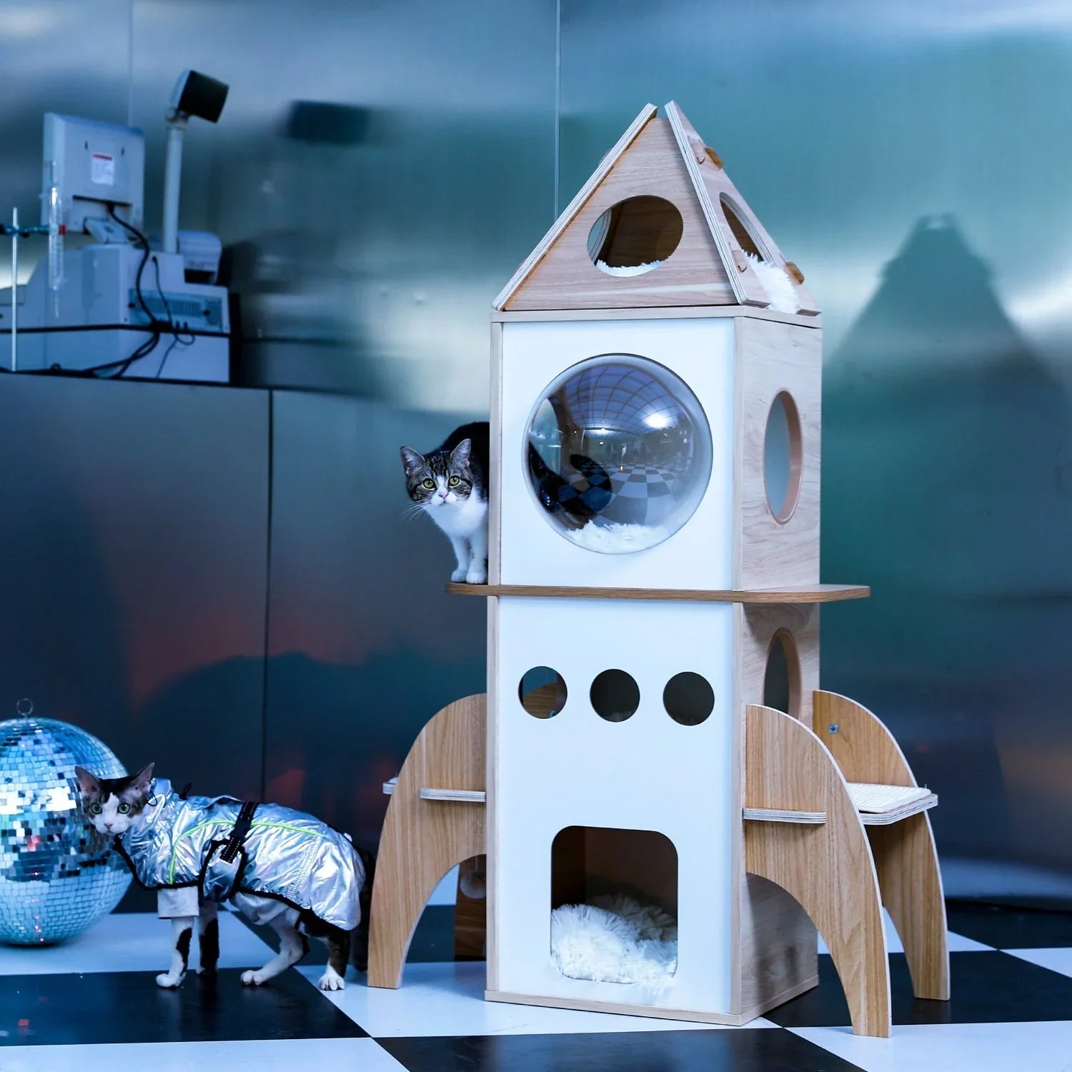 Dailypets Space Cat Tower – Large Indoor Climbing Frame with Cozy Nest