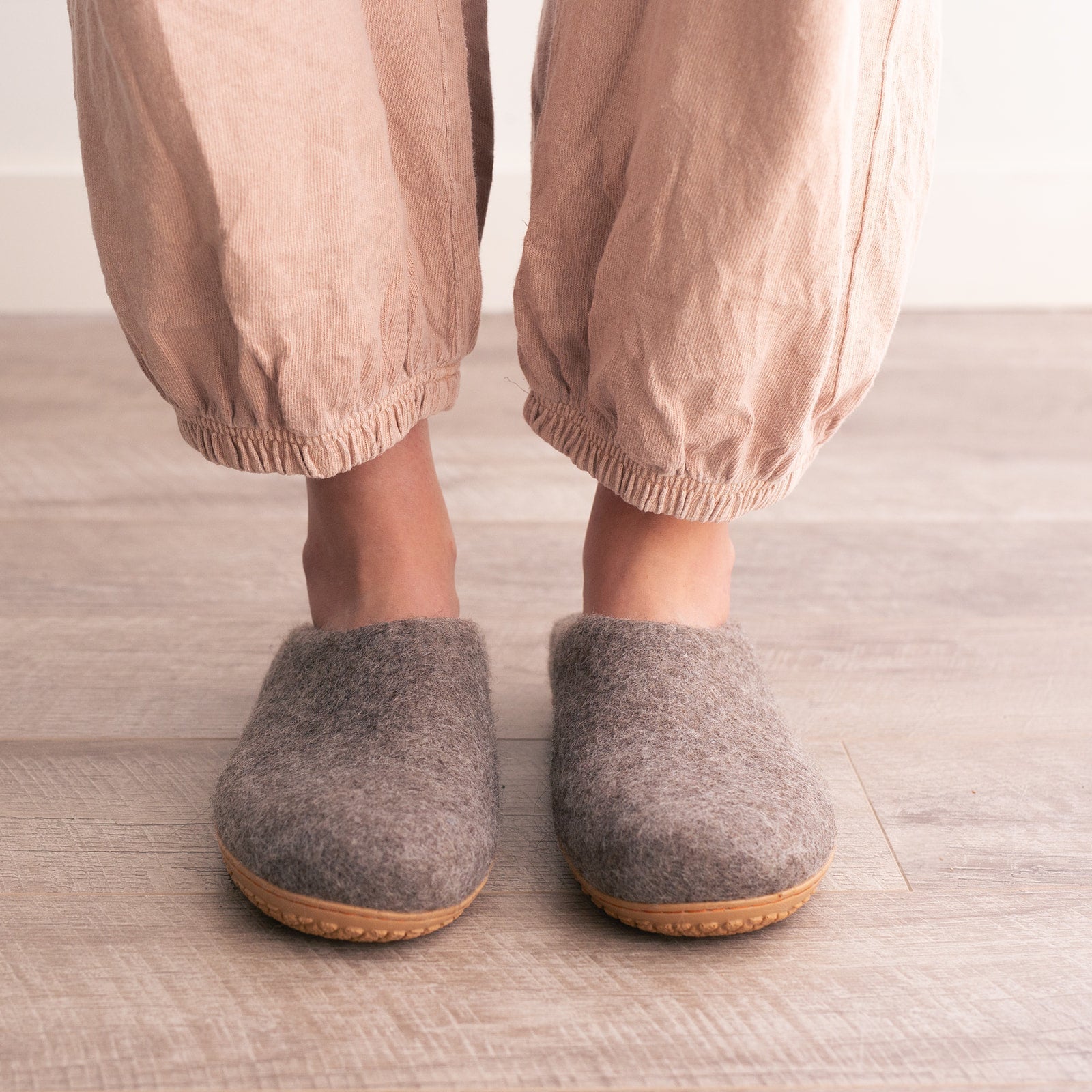 Dailypets Felted Wool Slippers, Cozy Indoor Shoes with Non-Slip Sole
