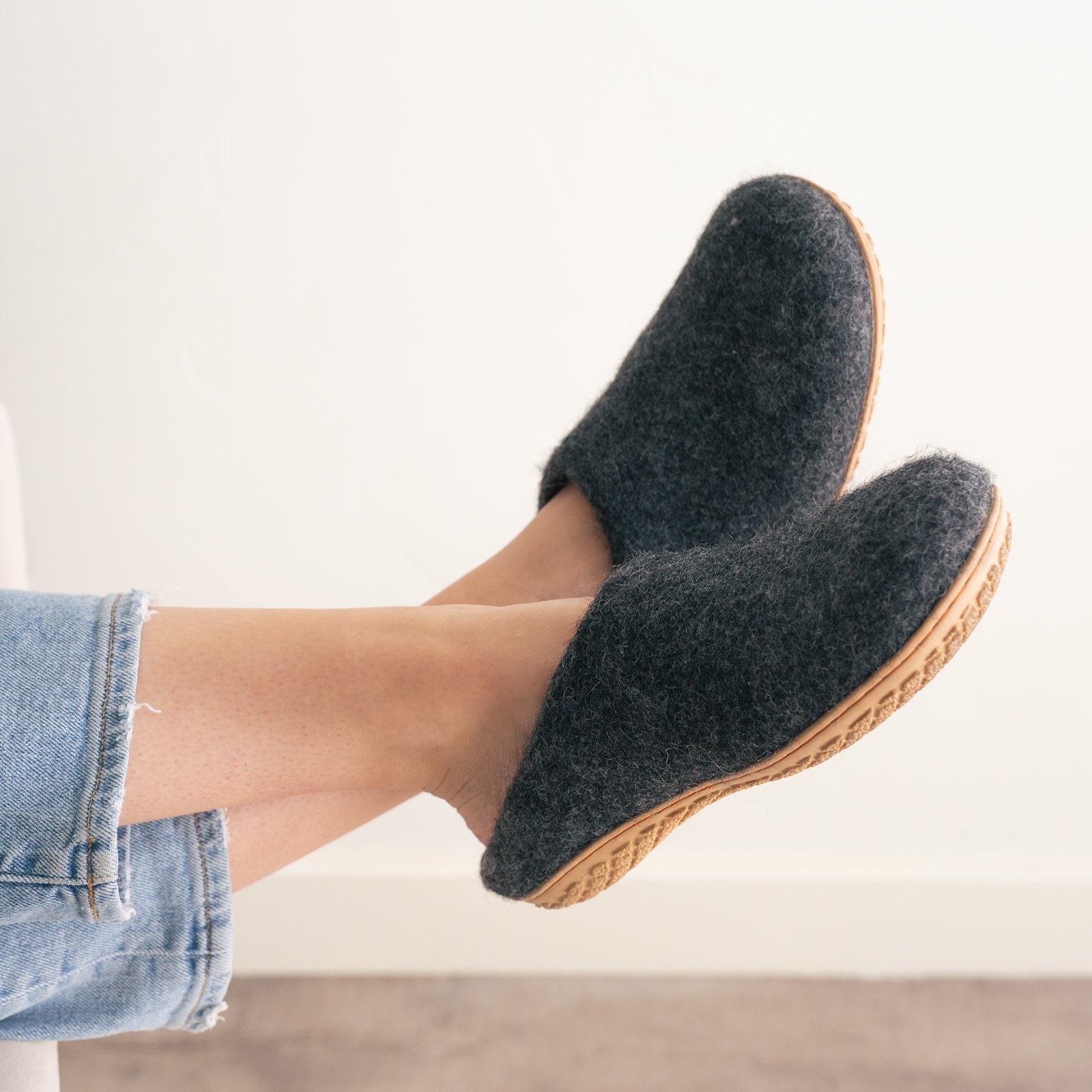 Dailypets Felted Wool Slippers, Cozy Indoor Shoes with Non-Slip Sole