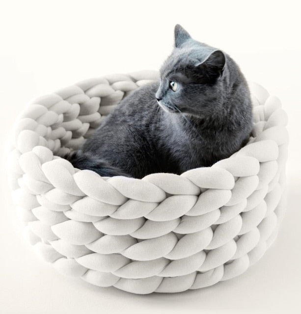 Dailypets Hand-Knit Cat Bed – Cozy Round Nest with Raised Edge
