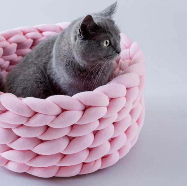 Dailypets Hand-Knit Cat Bed – Cozy Round Nest with Raised Edge