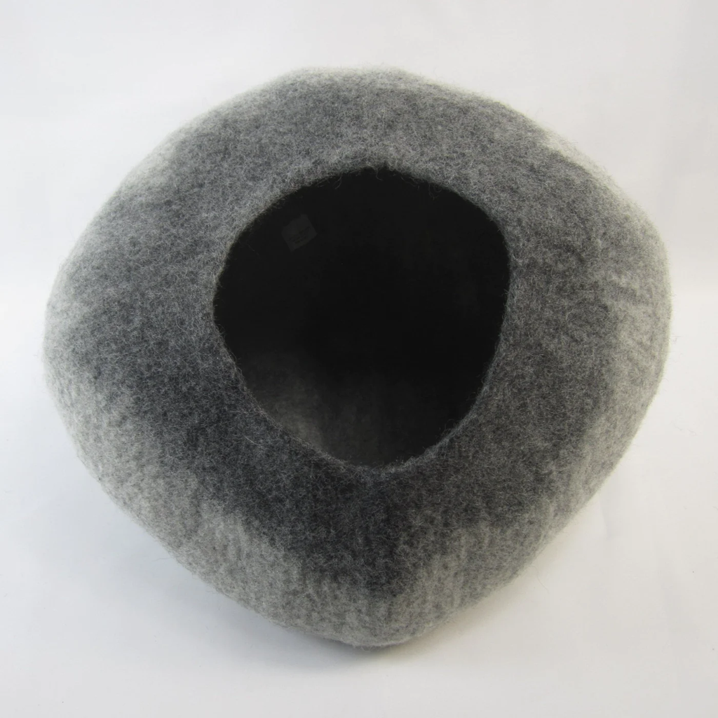 Dailypets Enclosed Wool Cat Bed – Soft Graphite Cat Cave